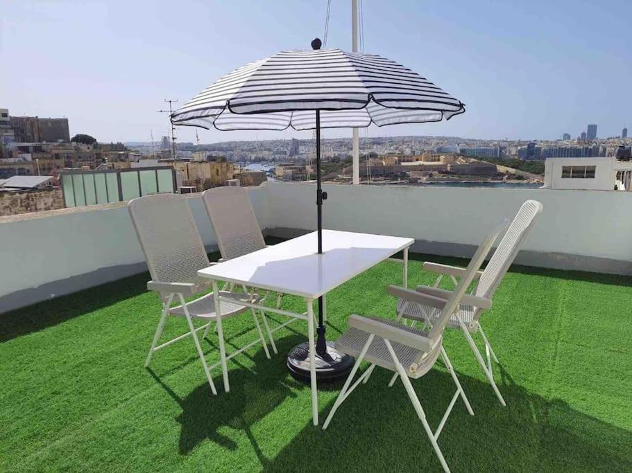 City Penthouse With Roof Terrace And Sea Views Valletta Buitenkant foto
